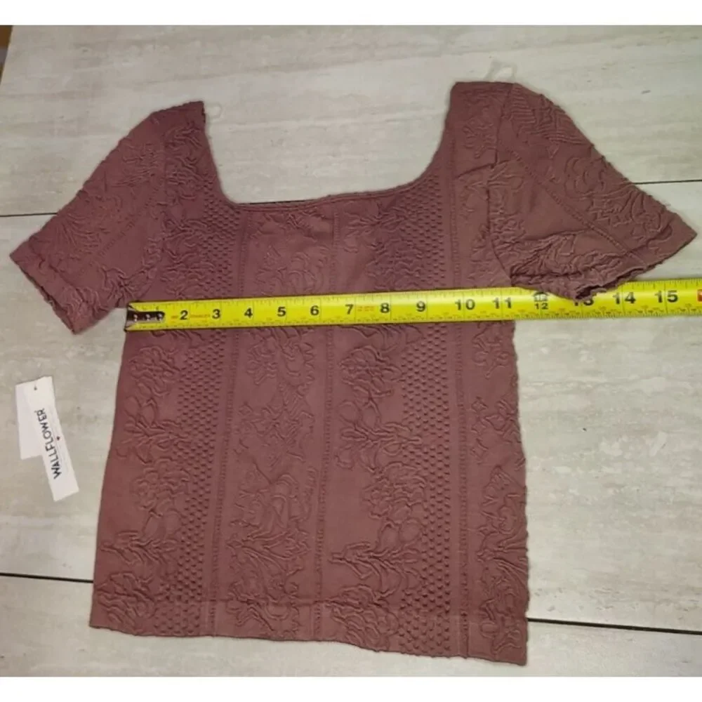 Wallflower Insta‎ Smooth Small Pink Floral Seamless Top Short Sleeve Crop